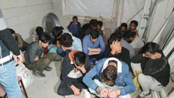 Van'da inşaat halindeki bir evde 20 göçmen yakalandı