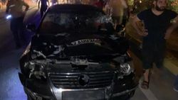 Antalya’da karşıya geçen kadınlara otomobil çarptı: 3 ölü