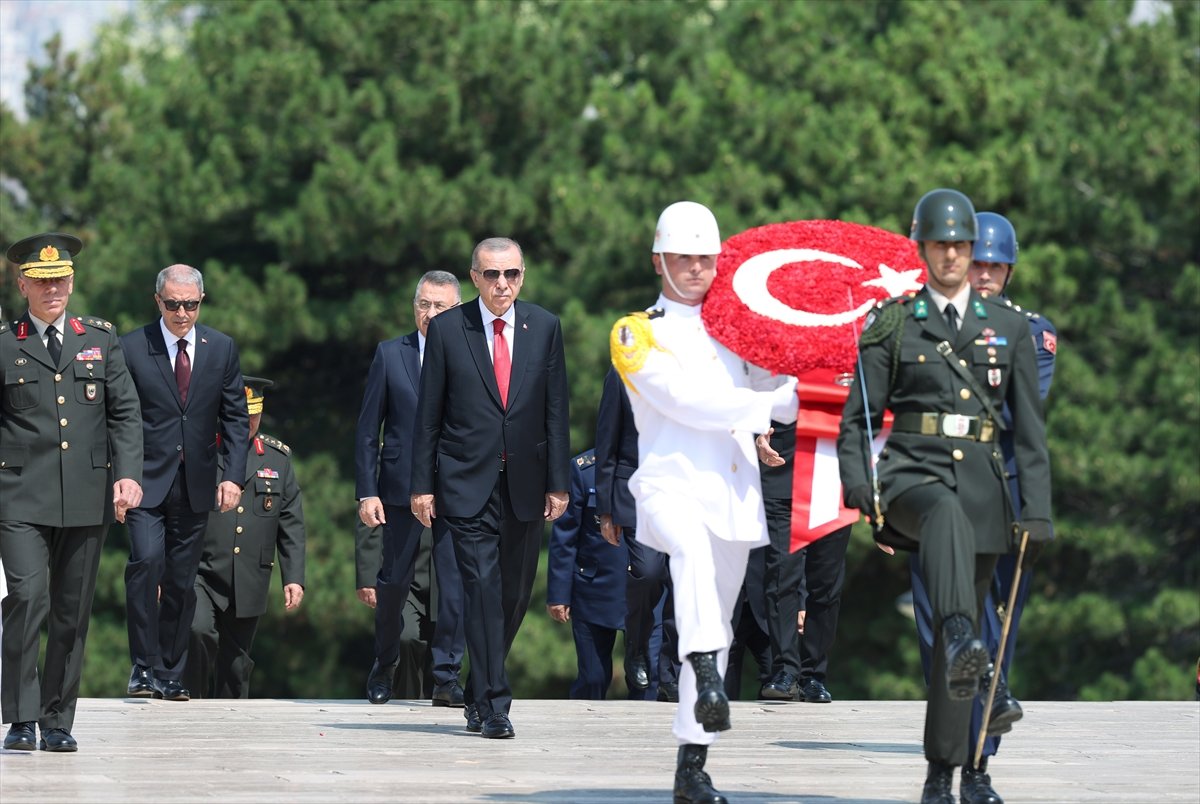 Cumhurbaşkanı Erdoğan, YAŞ öncesi Anıtkabir e gitti #2