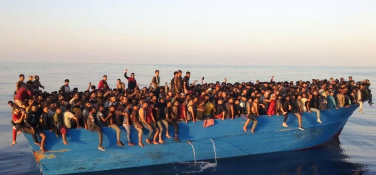 İtalya da Lampedusa Adası düzensiz göçmen yükünü taşıyamıyor #4