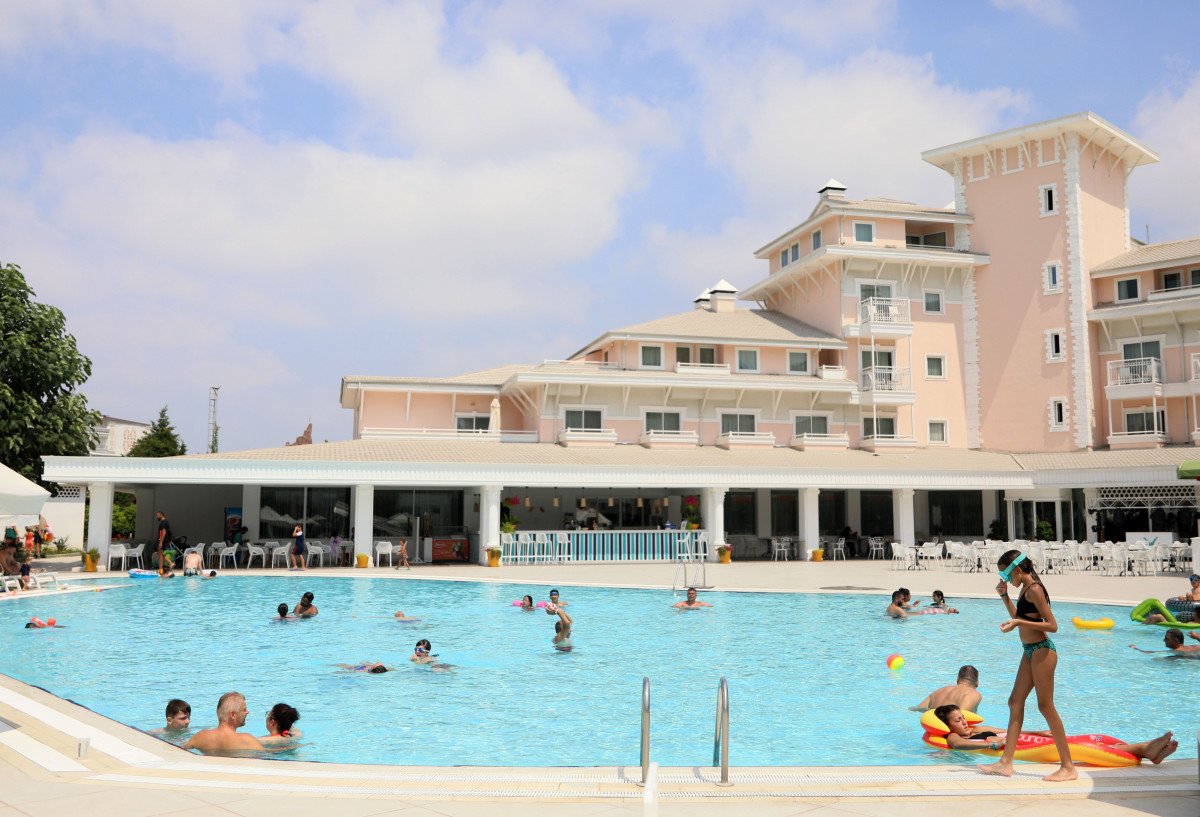 Antalya da oteller eylül ortasına kadar doldu #1